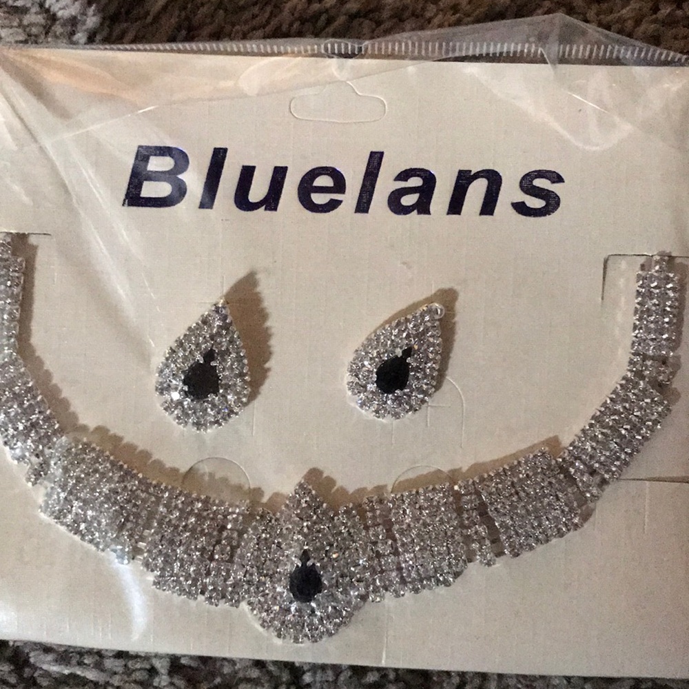 Necklace and earring set